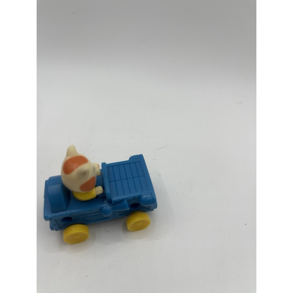1994 RICHARD SCARRY BUSYTOWN HUCKLE CAT IN BLUE CAR 1.75" X 2" FIGURE - Picture 3 of 5